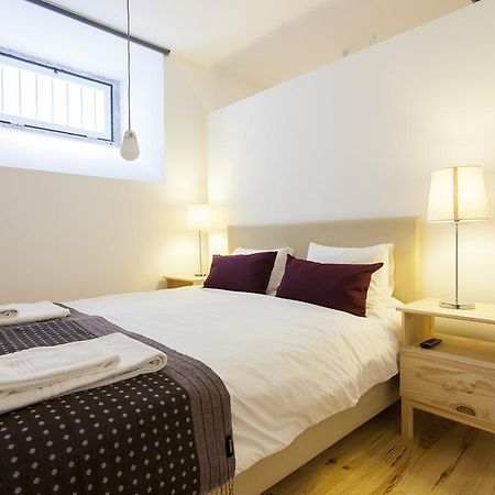Joivy Cosy 1-Bed Flat With Workspace In Santa Catarina, Moments From Luis De Camoes Sq Lissabon Zimmer foto