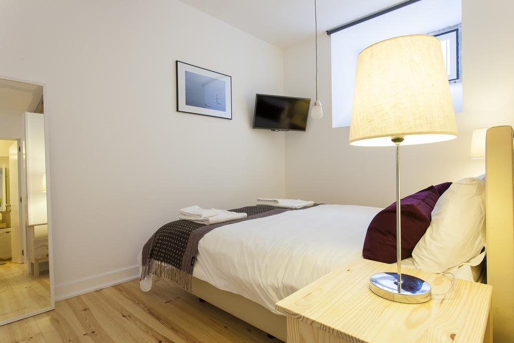 Joivy Cosy 1-Bed Flat With Workspace In Santa Catarina, Moments From Luis De Camoes Sq Lissabon Zimmer foto