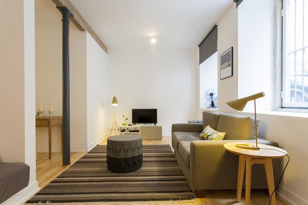 Joivy Cosy 1-Bed Flat With Workspace In Santa Catarina, Moments From Luis De Camoes Sq Lissabon Zimmer foto