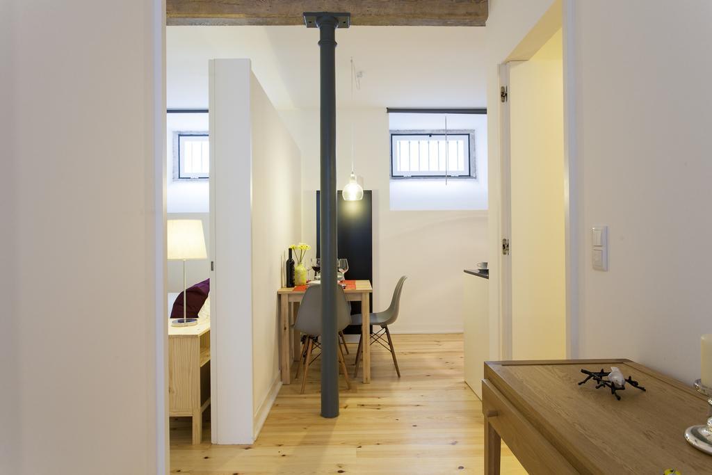 Joivy Cosy 1-Bed Flat With Workspace In Santa Catarina, Moments From Luis De Camoes Sq Lissabon Zimmer foto