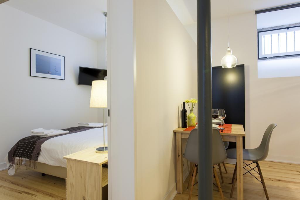 Joivy Cosy 1-Bed Flat With Workspace In Santa Catarina, Moments From Luis De Camoes Sq Lissabon Zimmer foto