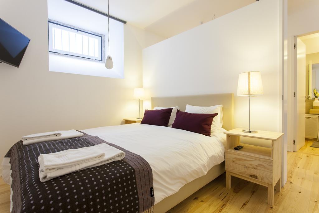 Joivy Cosy 1-Bed Flat With Workspace In Santa Catarina, Moments From Luis De Camoes Sq Lissabon Zimmer foto