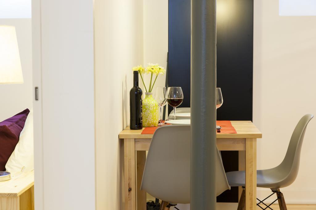 Joivy Cosy 1-Bed Flat With Workspace In Santa Catarina, Moments From Luis De Camoes Sq Lissabon Zimmer foto
