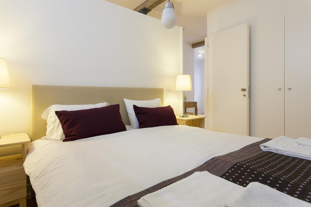 Joivy Cosy 1-Bed Flat With Workspace In Santa Catarina, Moments From Luis De Camoes Sq Lissabon Zimmer foto