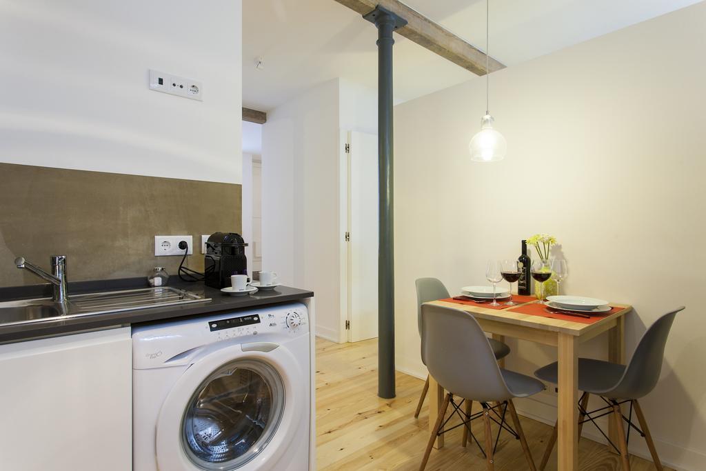 Joivy Cosy 1-Bed Flat With Workspace In Santa Catarina, Moments From Luis De Camoes Sq Lissabon Zimmer foto